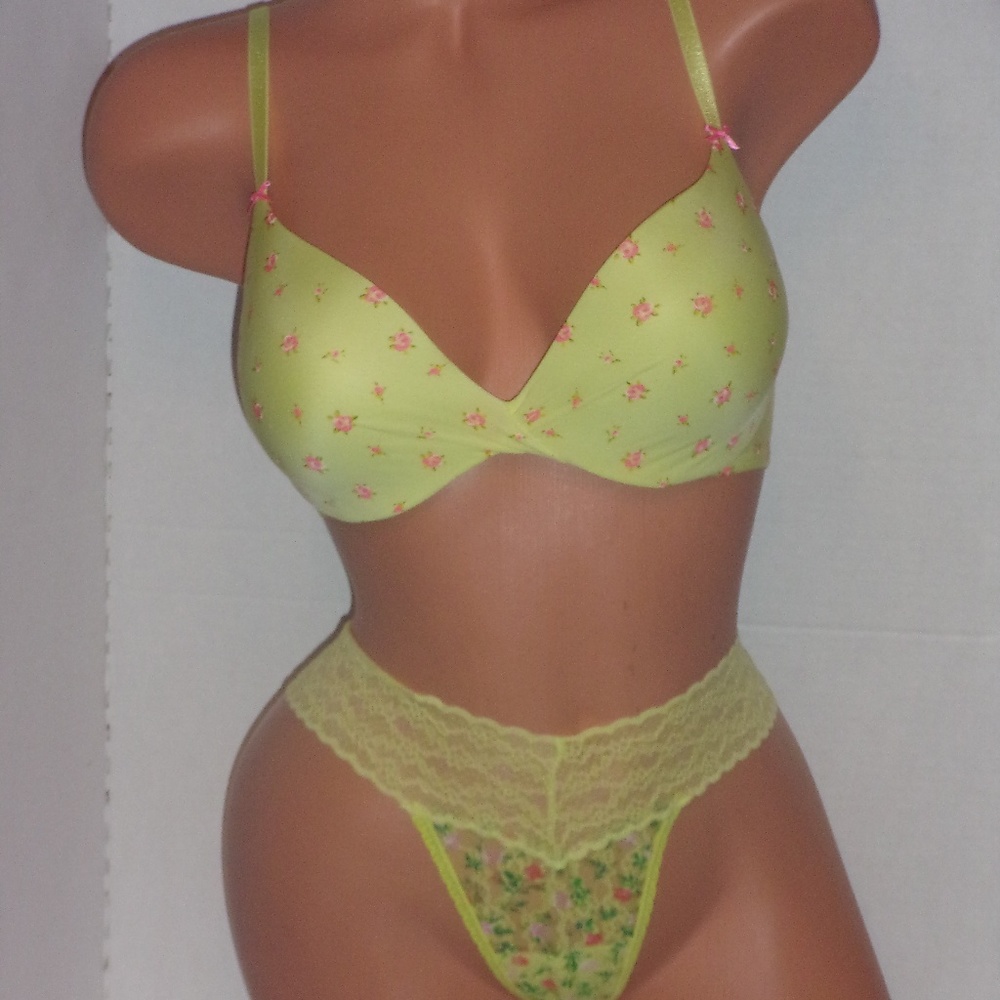 Victoria's Secret push up plunge bra & thong set